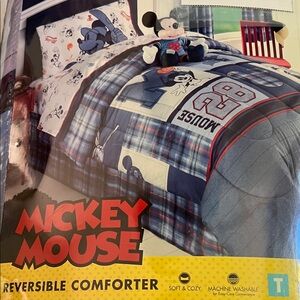 Excellent condition twin comforter